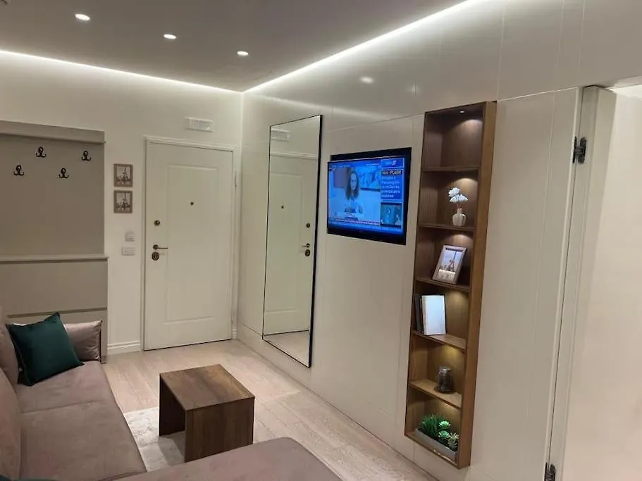 Top Center Apartment Tirana 0*,  Albania